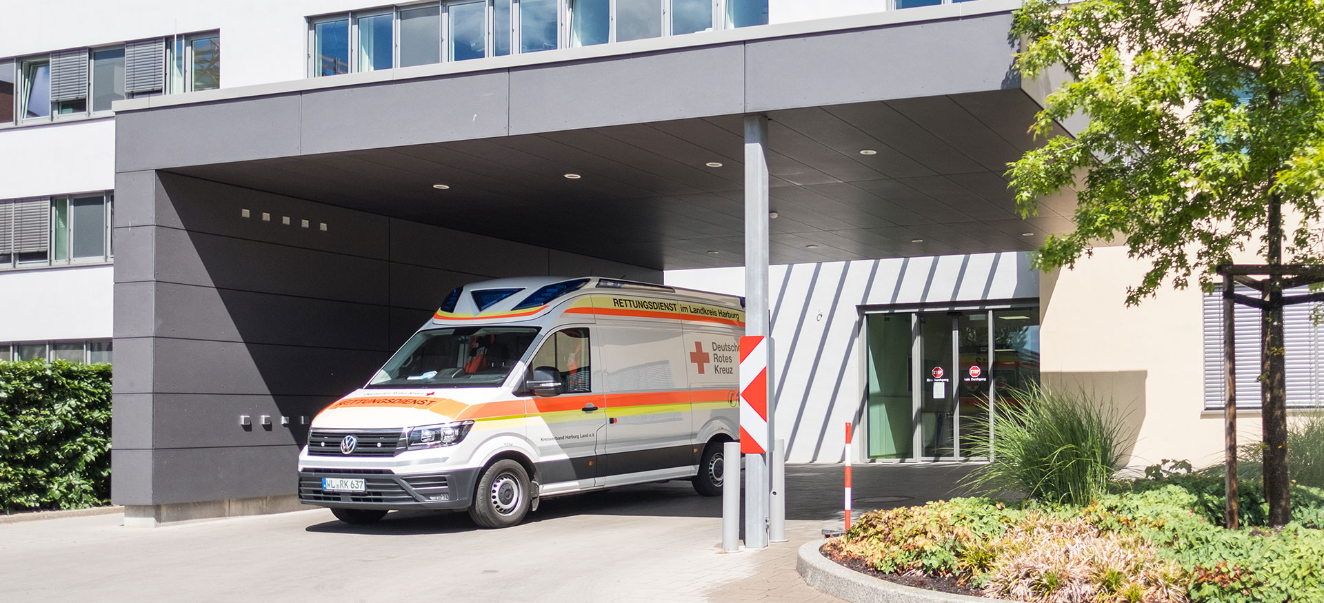 Ein Rettungswagen vor dem Krankenhaus Winsen